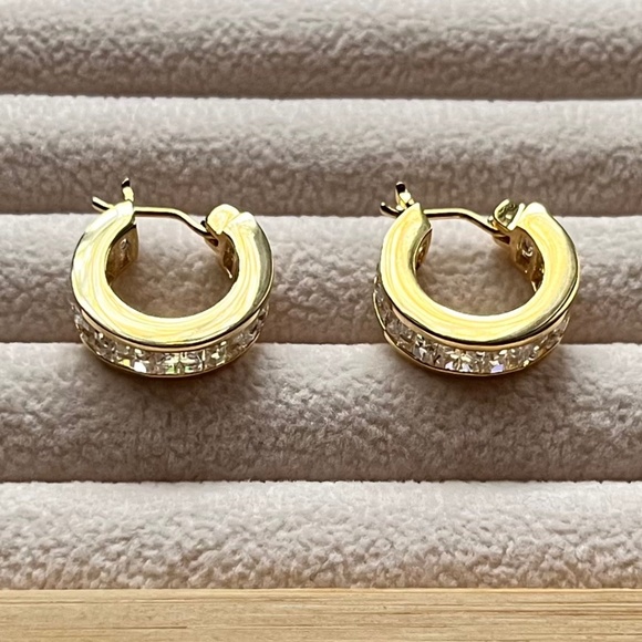 E008 | Iced Bold Huggie Hoops - Picture 1 of 6